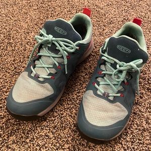 Keen women size 9.5 Waterproof shoes